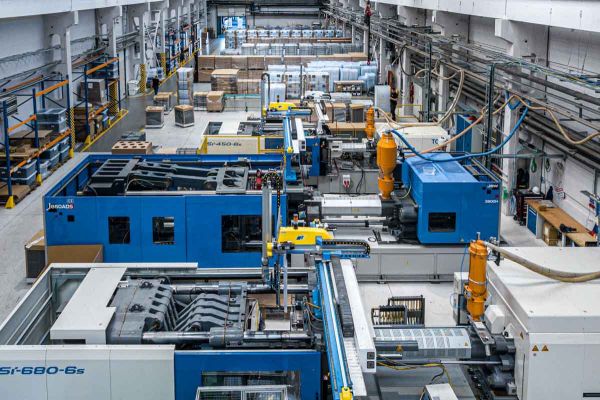 Zakupiliśmy agregat wtryskowy z możliwością tr&oacute;jkomponentowego wtrysku